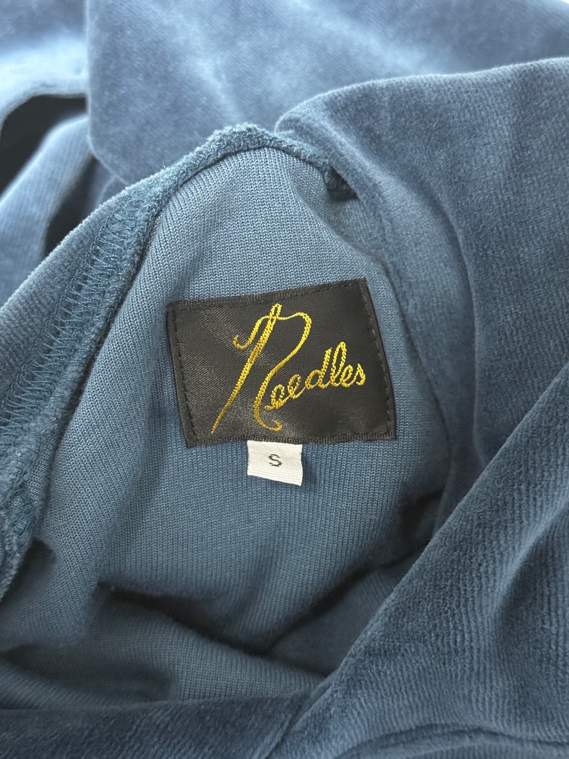 니들스 벨루어 마린블루 후드 상품이미지3