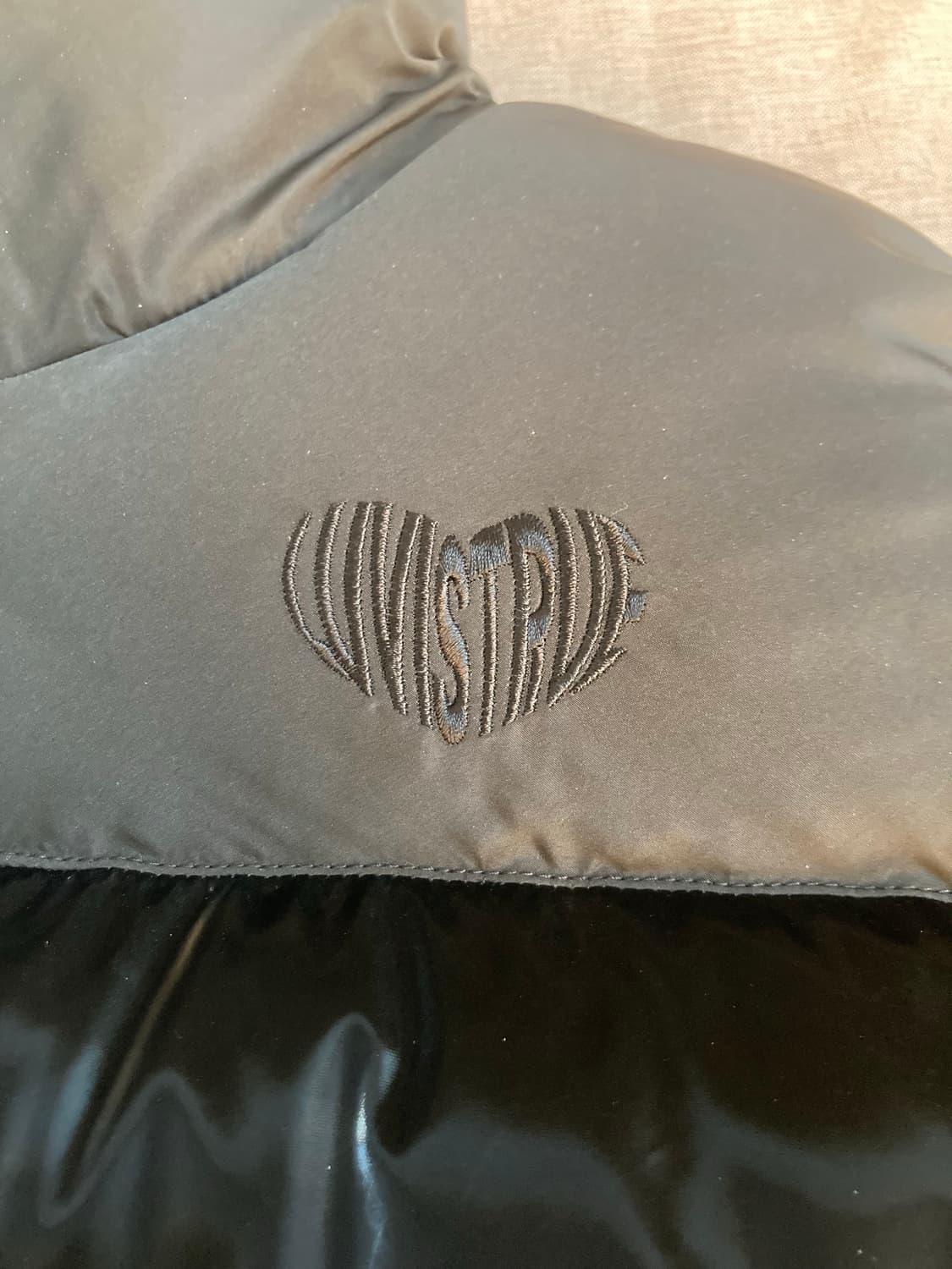 러브이즈트루 글로시 숏패딩 블랙 상품이미지6