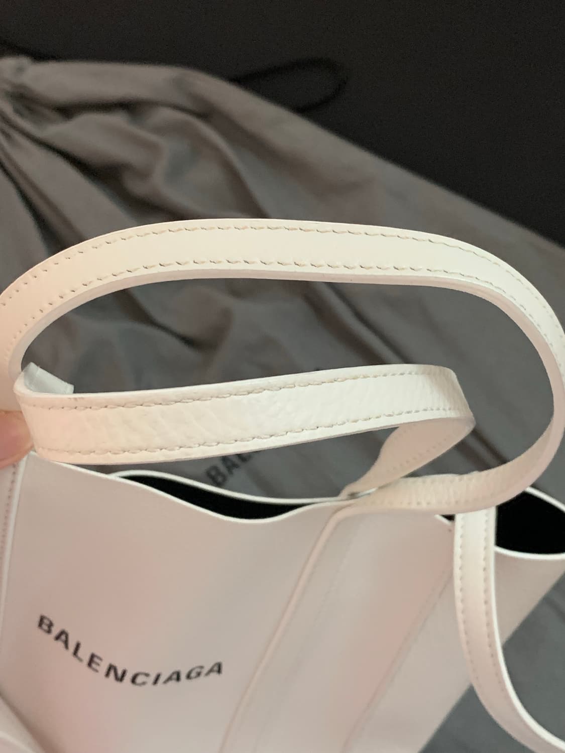 발렌시아가 에브리데이 토트백 화이트 xxs 상품이미지5