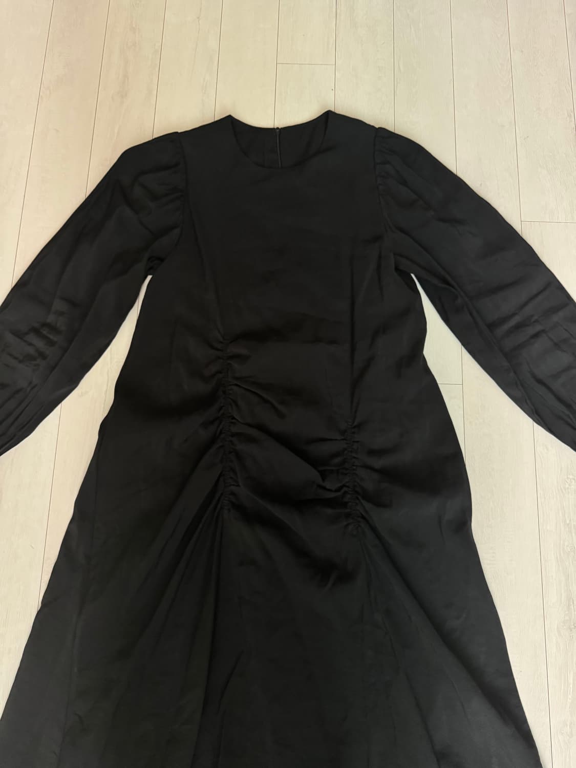 블랙 셔링 롱 슬리브 드레스 상품이미지2