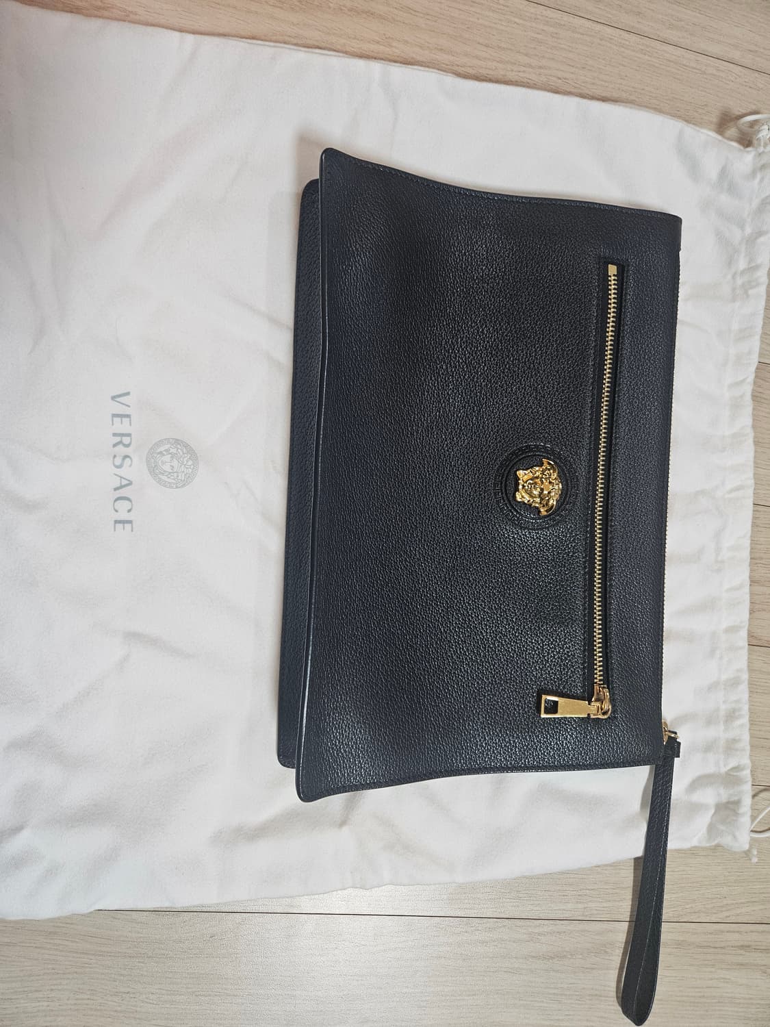 베르사체 블랙 레더 메두사 클러치백 라지 남여공용 상품이미지1