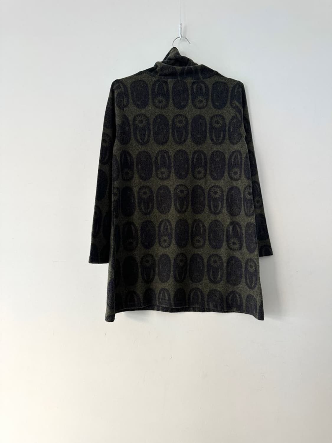 Ancient pattern neck detail top  상품이미지4