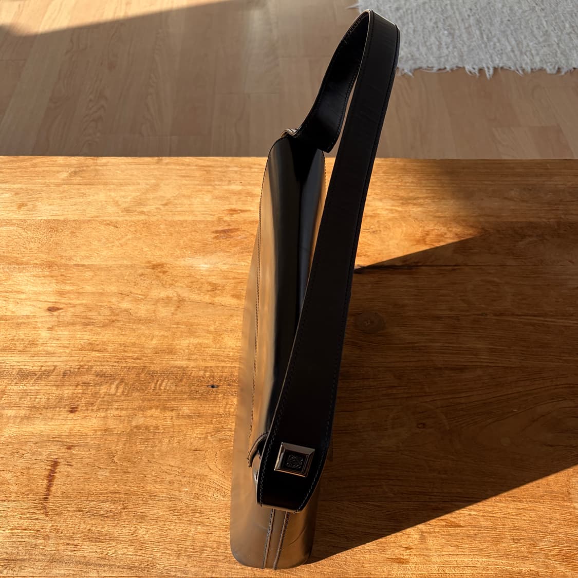 로에베 가죽 숄더백 상품이미지5