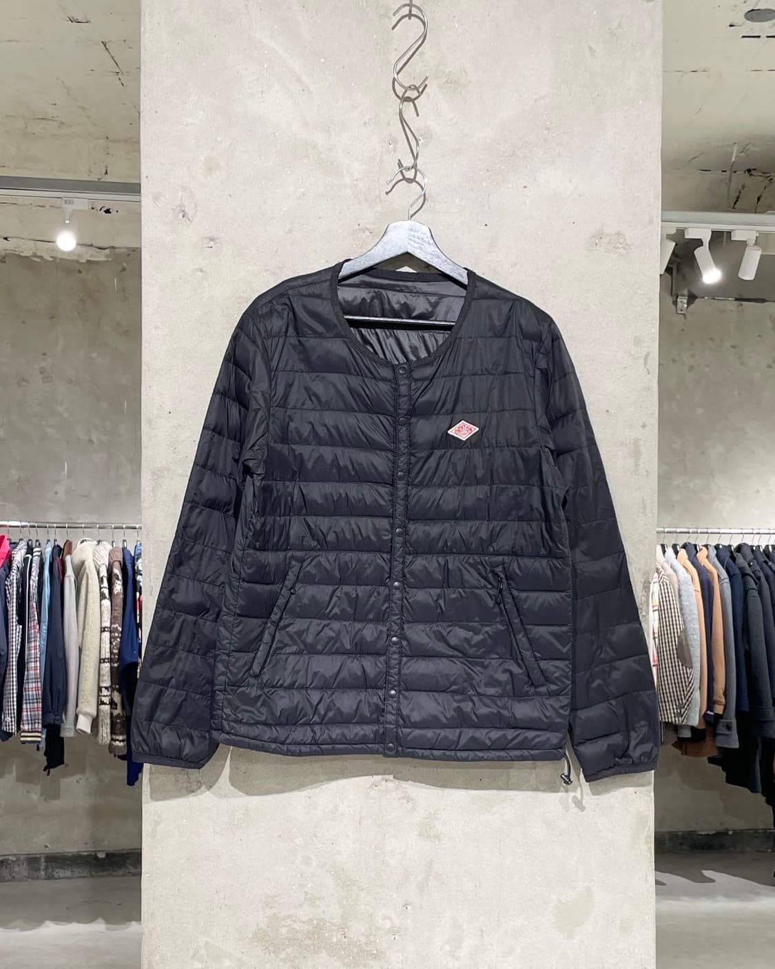 단톤 블랙 로고 나일론 다운 자켓 상품이미지1