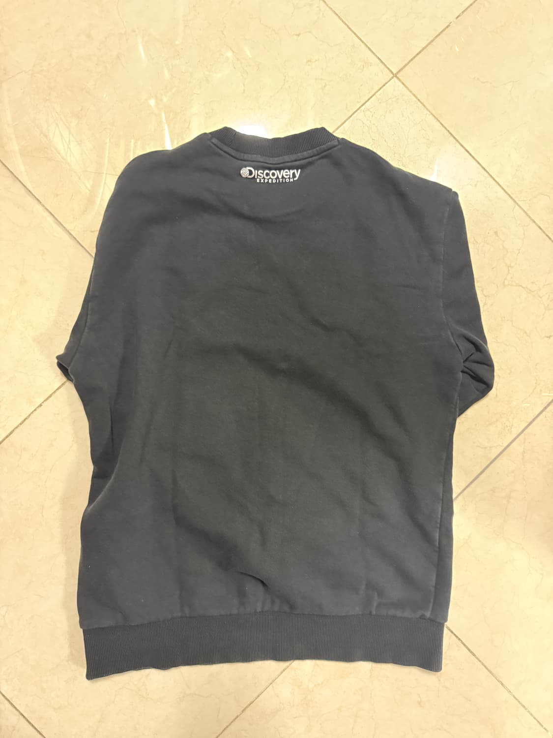 디스커버리 검정 맨투맨 티셔츠 상품이미지4