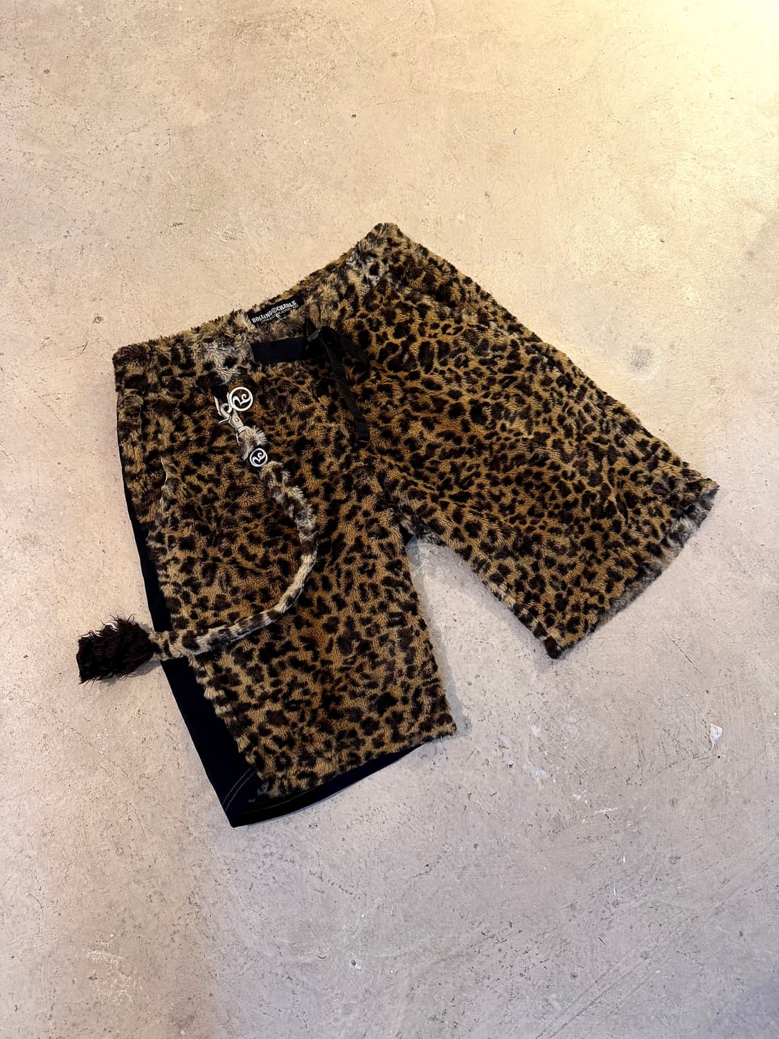 ROLLING CRADLE – Leopard Hybrid Shorts   상품이미지1