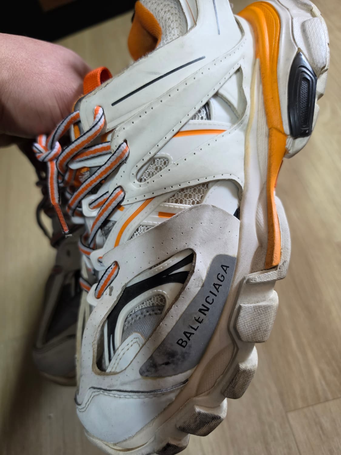 발렌시아가트렉흰주 40사이즈/255 상품이미지4