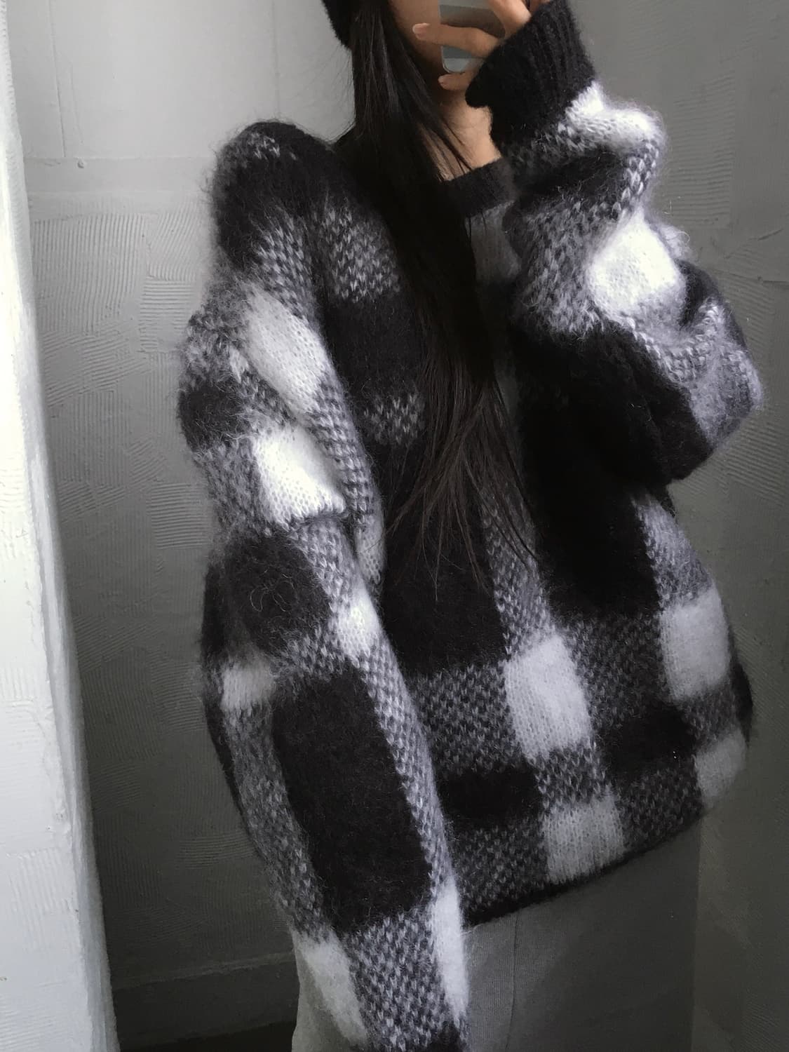 Maison Kitsune 메종키츠네 브러시드 모헤어 체크 니트 상품이미지1