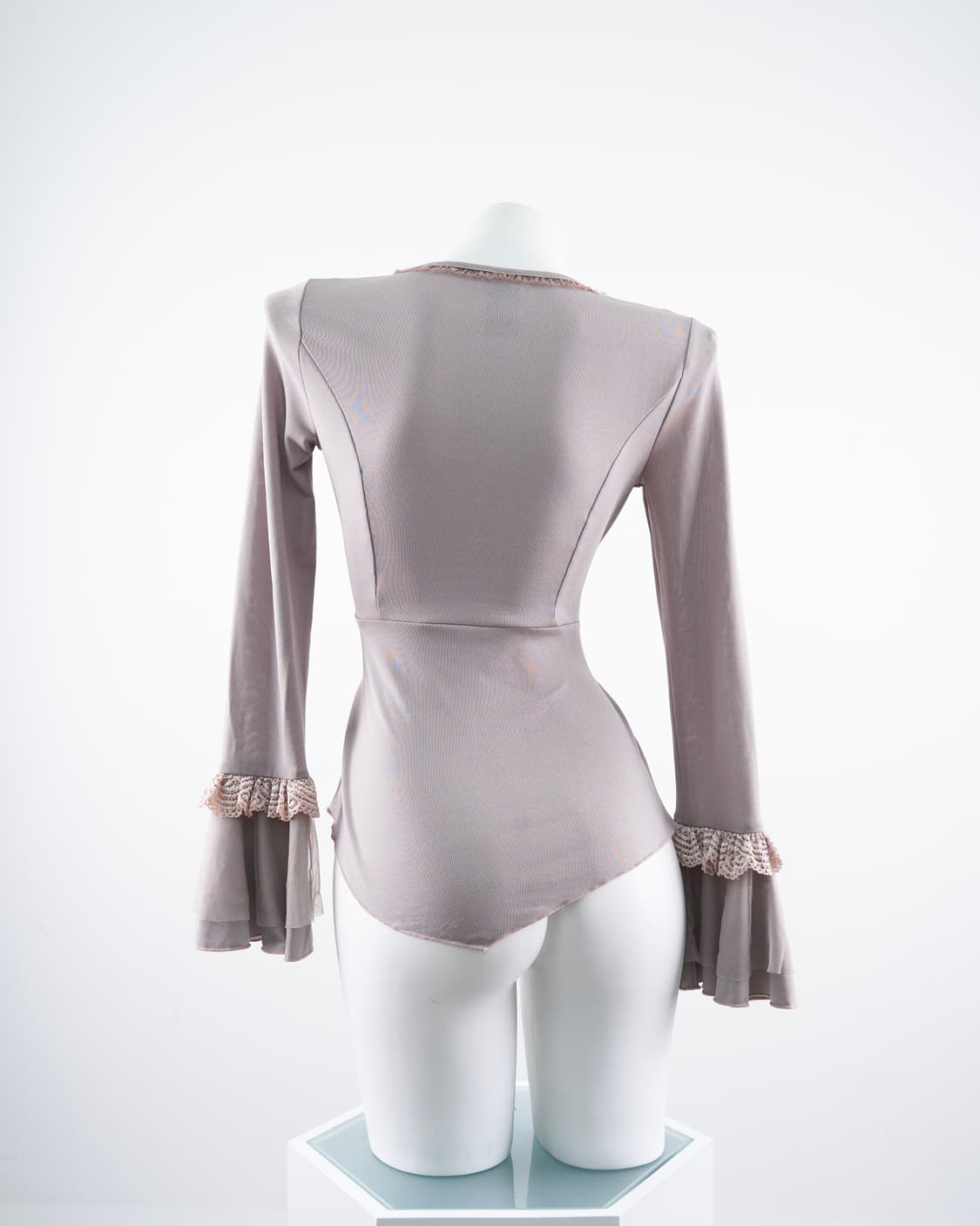 Ozz Oneste 스트랩 레이스 디테일 긴팔슬리브리스 상품이미지2