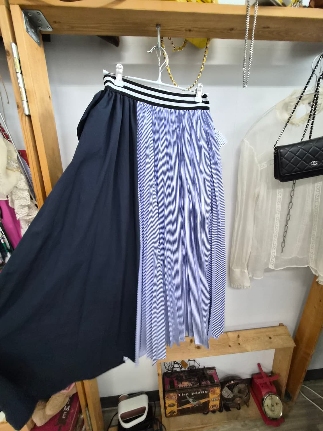 에고이스트 언발 프릴 맨투맨.지고트 언발 스커트 상품이미지9