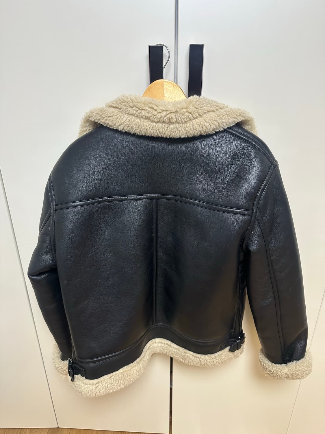 L) 자라 무스탕 블랙 팝니다 상품이미지2