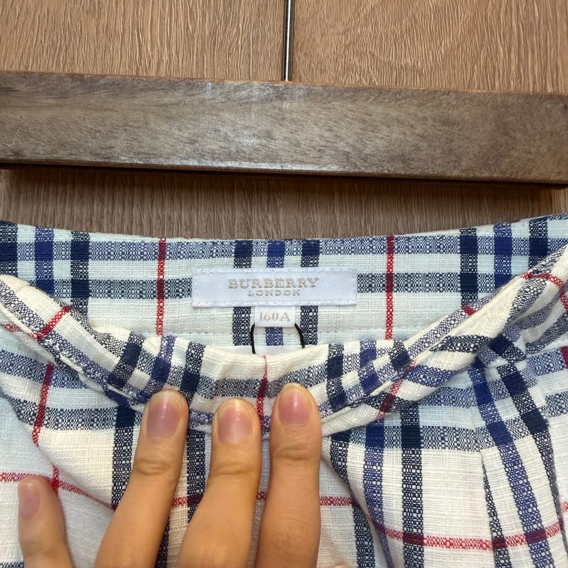 버버리 런던 플리츠 미디 스커트 노바체크 디테일 A라인 화이트 상품이미지9