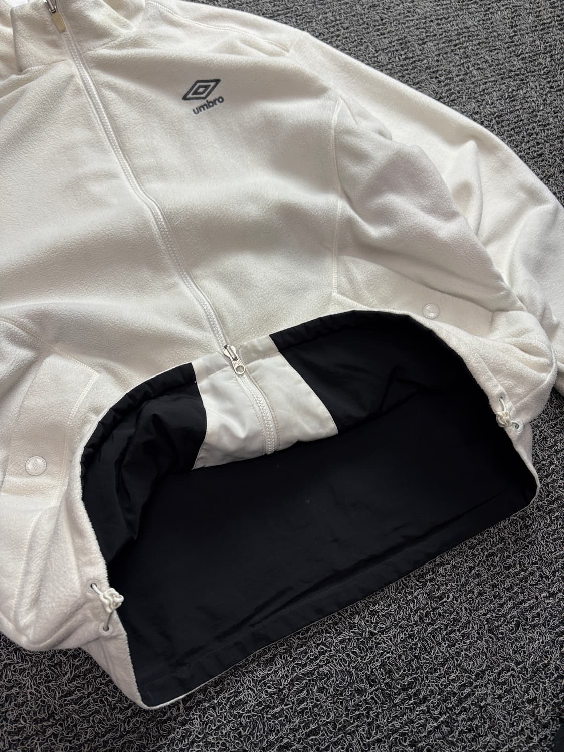 엄브로 리버시블 빅로고 플리스 우븐 자켓 1739 상품이미지3