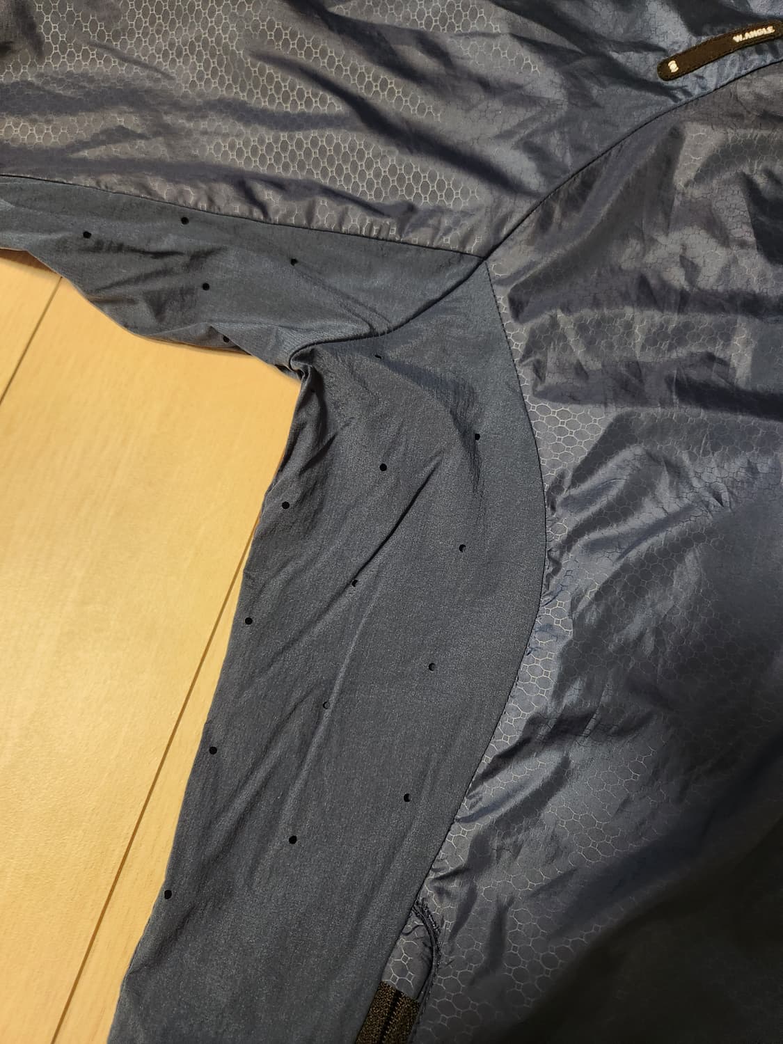 와이드앵글 골프 경량 네이비 바람막이 사이즈105

어깨 로고 닳음(사진 상품이미지9