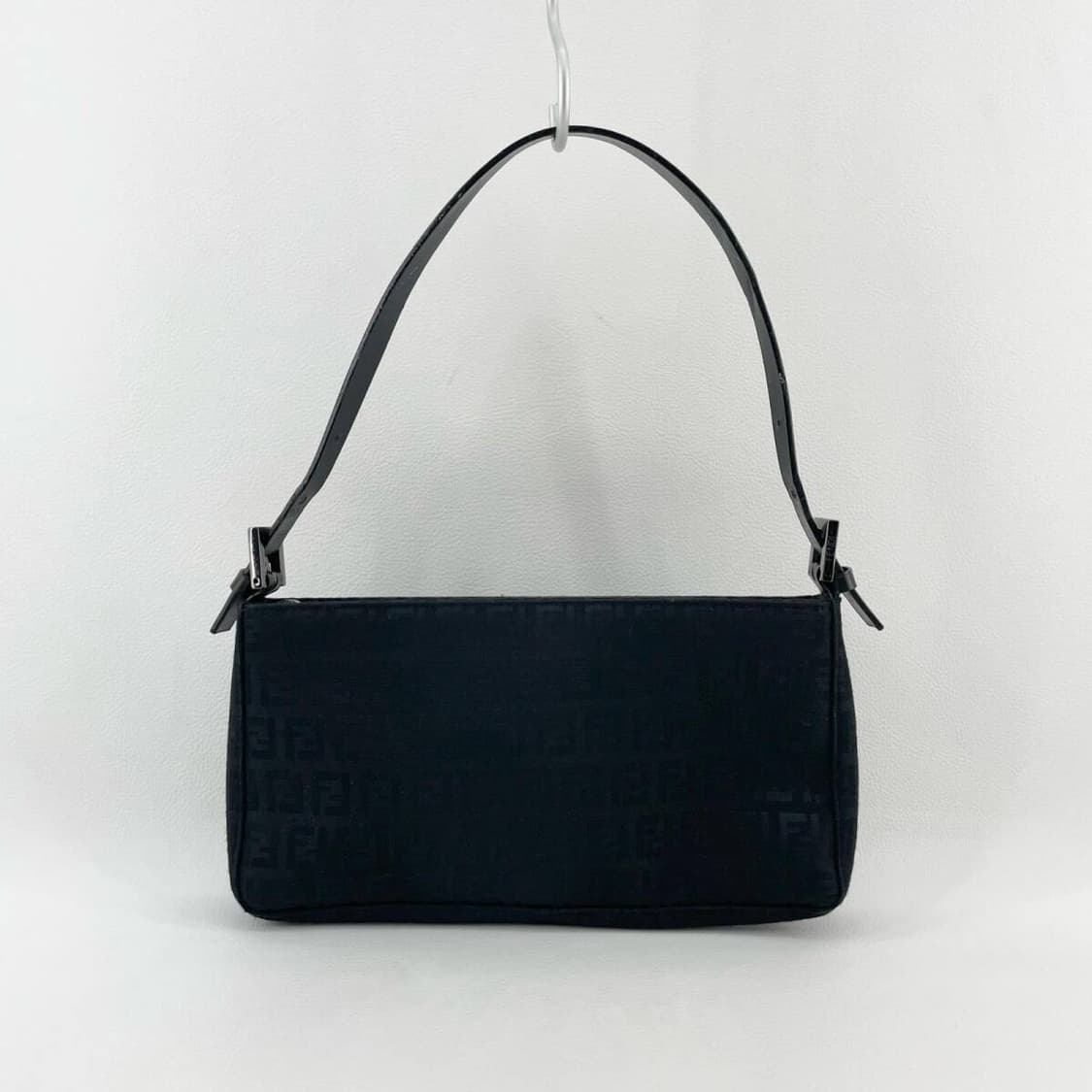 펜디 원 주키노 블랙 숄더백 상품이미지1