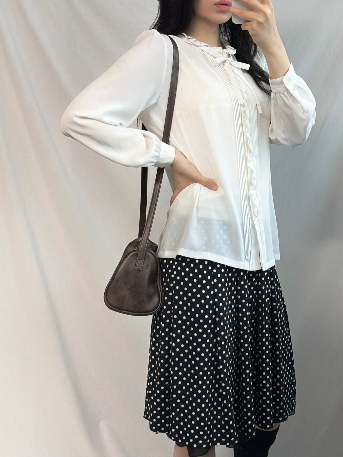 프릴 리본 타이넥 도트 패턴 블라우스 상품이미지3