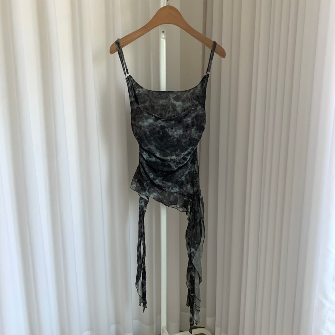 KULU STUDIO 빈티지 패턴 언발란스 프릴 탑 나시 상품이미지3