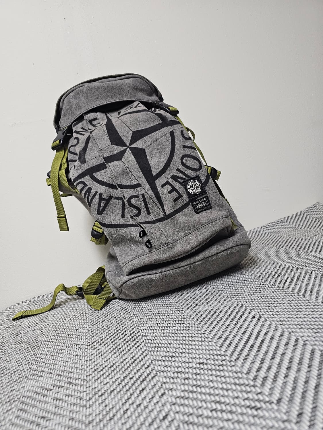 스톤아일랜드 X 포터 맨 메이드 스웨이드 백팩 상품이미지10