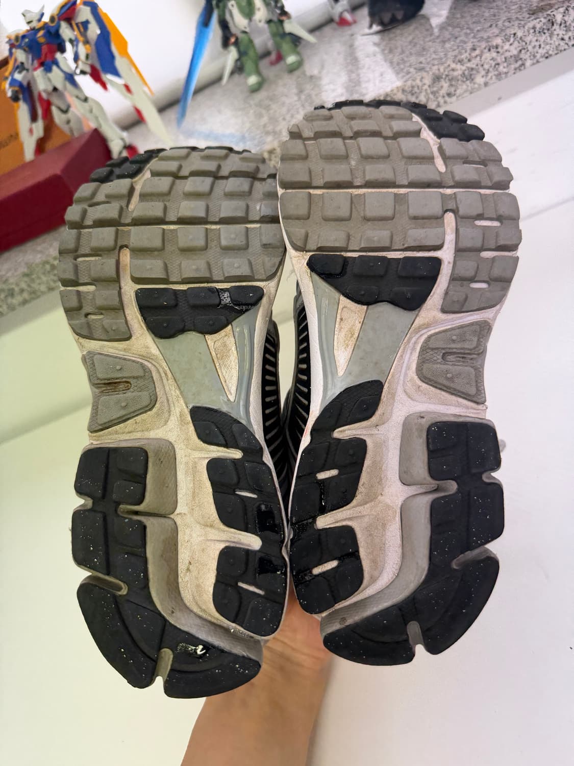 정품) 나이키 줌 보메로 5 운동화 260 상품이미지8