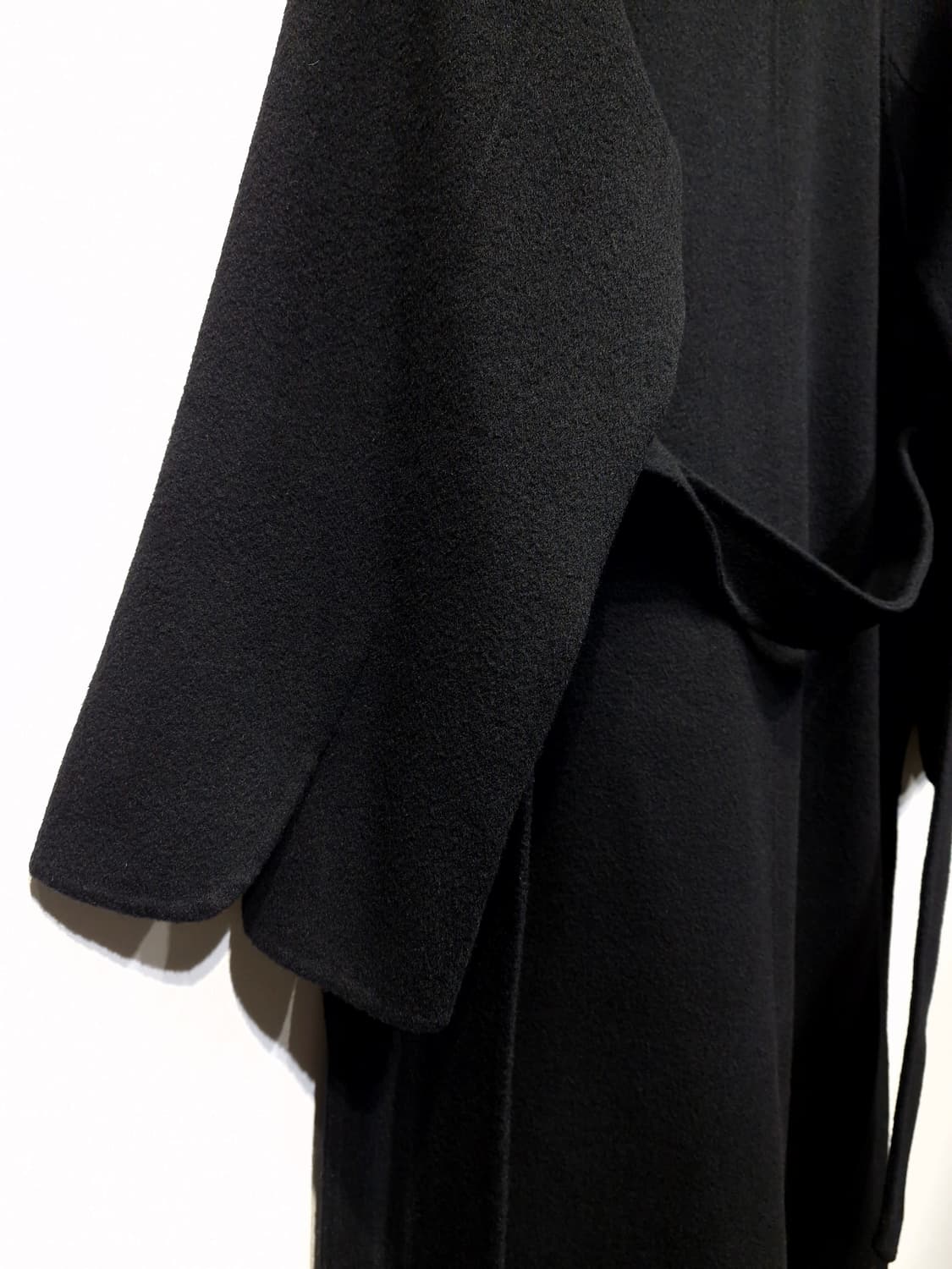 BLUMIN 블루민 로샤슬릿 핸드메이드 울 코트(m) 상품이미지4