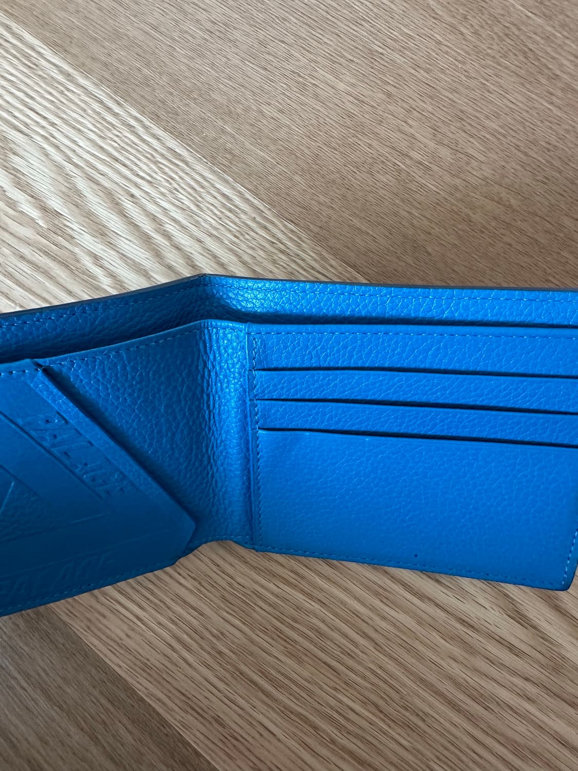 팔라스 P 엠보스 빌 폴드 지갑 네이비 블루 - 21FW 상품이미지4