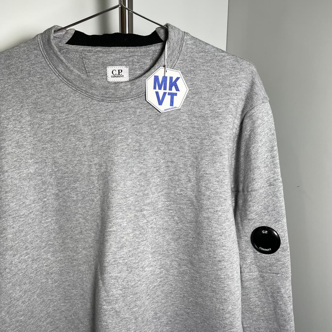 CP컴퍼니 사이드 렌즈 맨투맨 그레이 상품이미지3