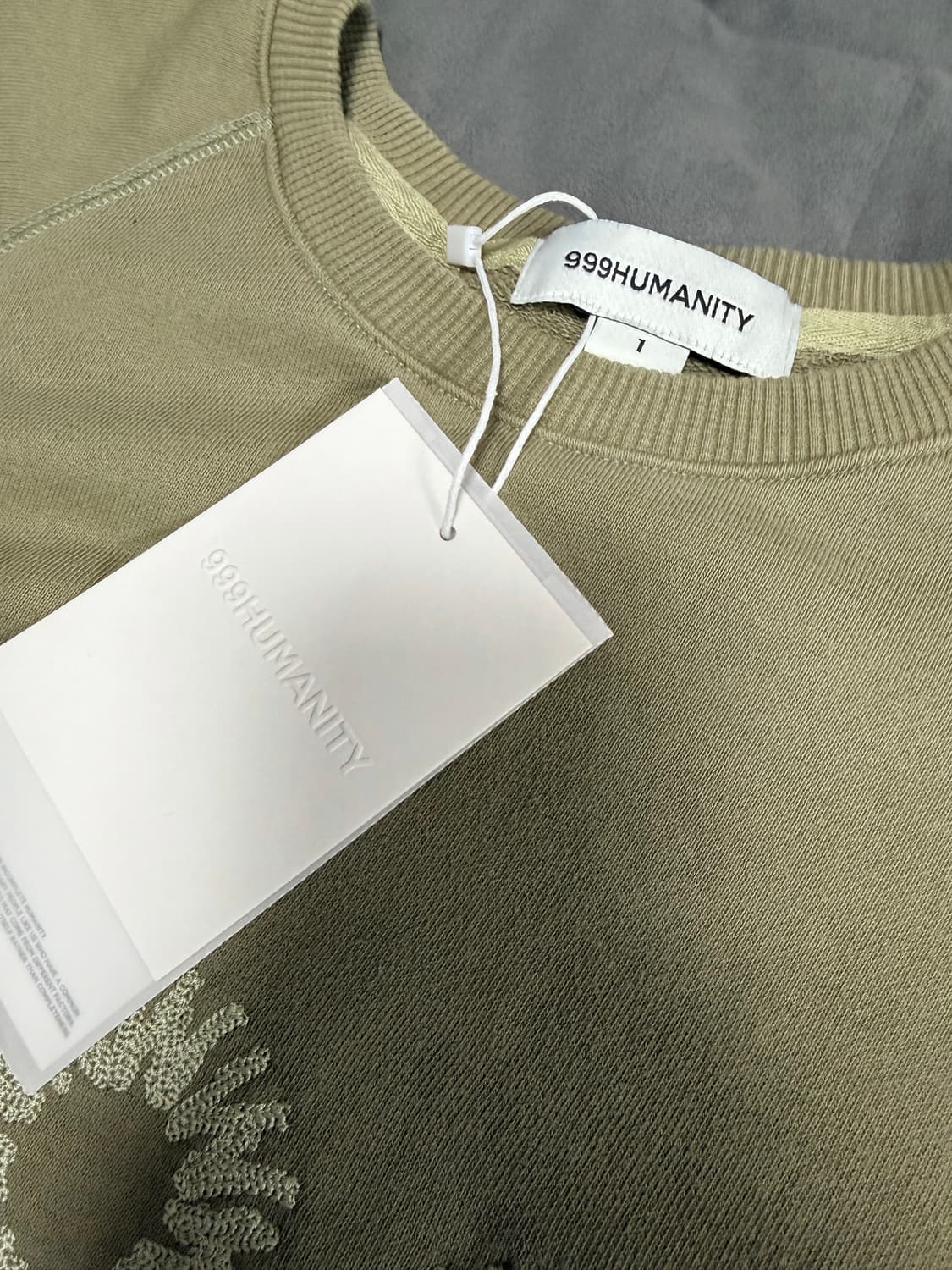 [1] 999 휴머니티 EVD 스웻 맨투맨 (페이디드 올리브) 상품이미지5