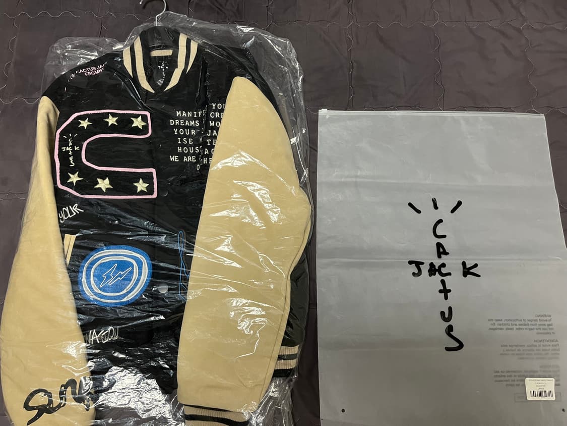 L / 트래비스 스캇 X 프라그먼트 캑터스 잭 바시티 자켓 상품이미지2