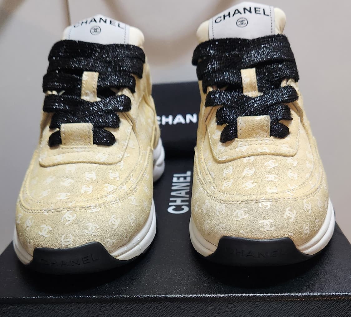 [정품]샤넬 스니커즈 운동화 CC로고 카프스킨 프린티드 35 한정판  상품이미지5