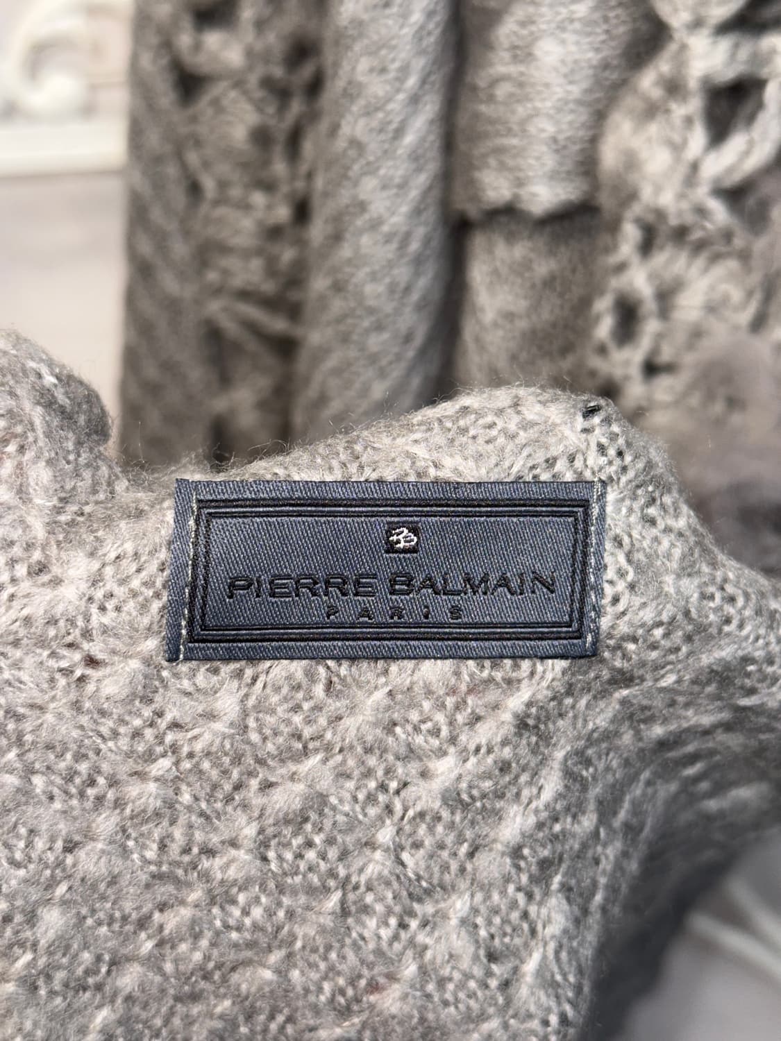 Pierre Balmain gray fur crochet muffler  상품이미지5