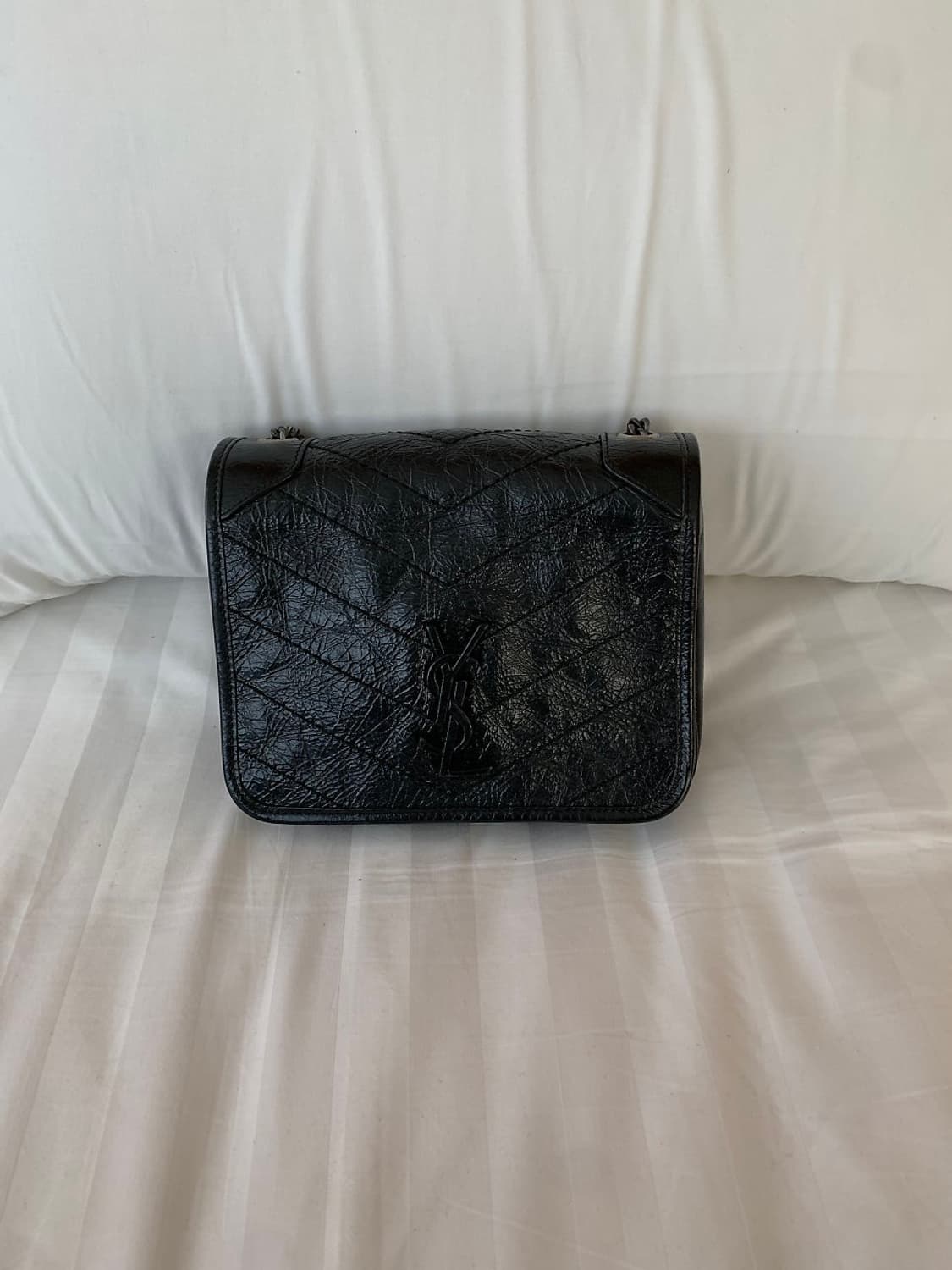 입생로랑 니키 체인 월렛백 상품이미지3