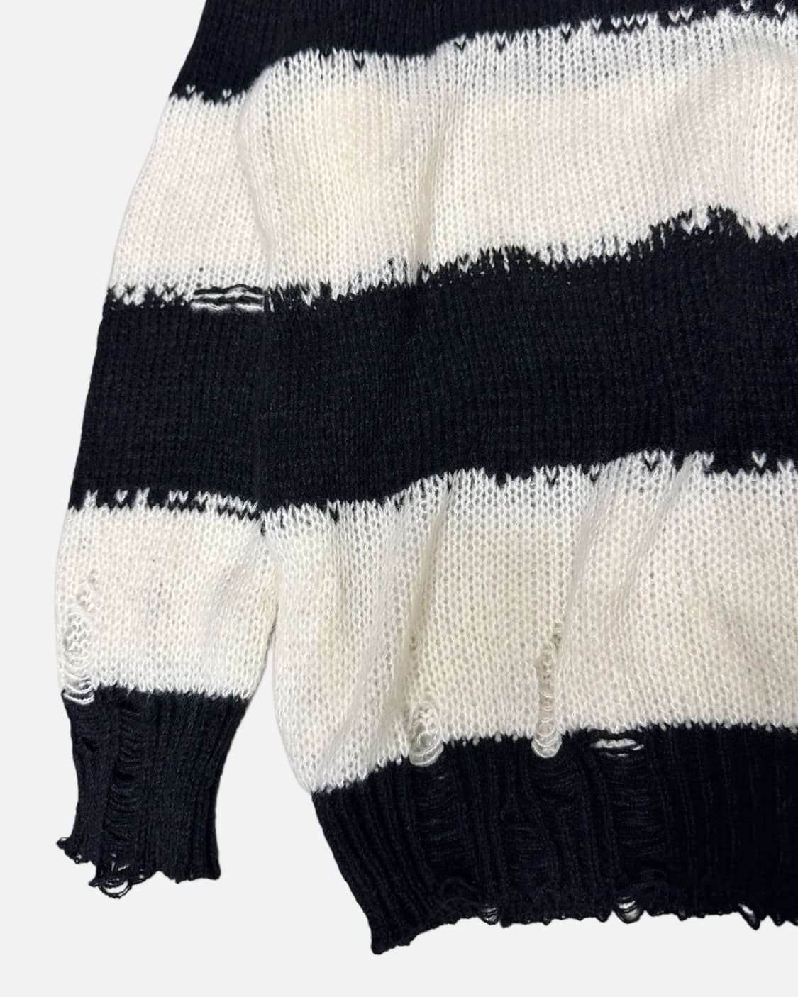 distressed detail stripe knit 상품이미지3