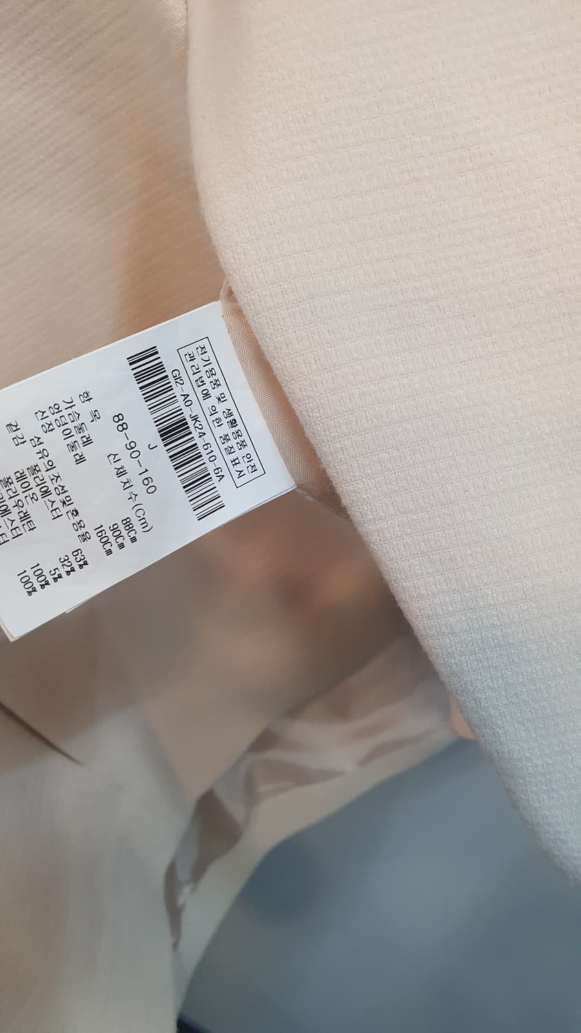 JJ지고트숏코트  88-90-160
세탁완료
너무이쁩니다
고급져요
착용감 상품이미지6