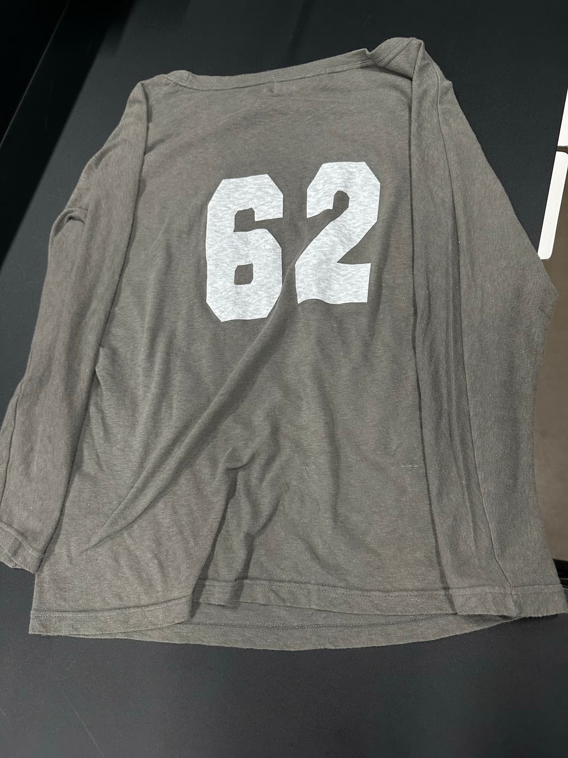 베이프 카키 원숄더 U넥 사루 프린팅 긴발 슬리브 상품이미지6