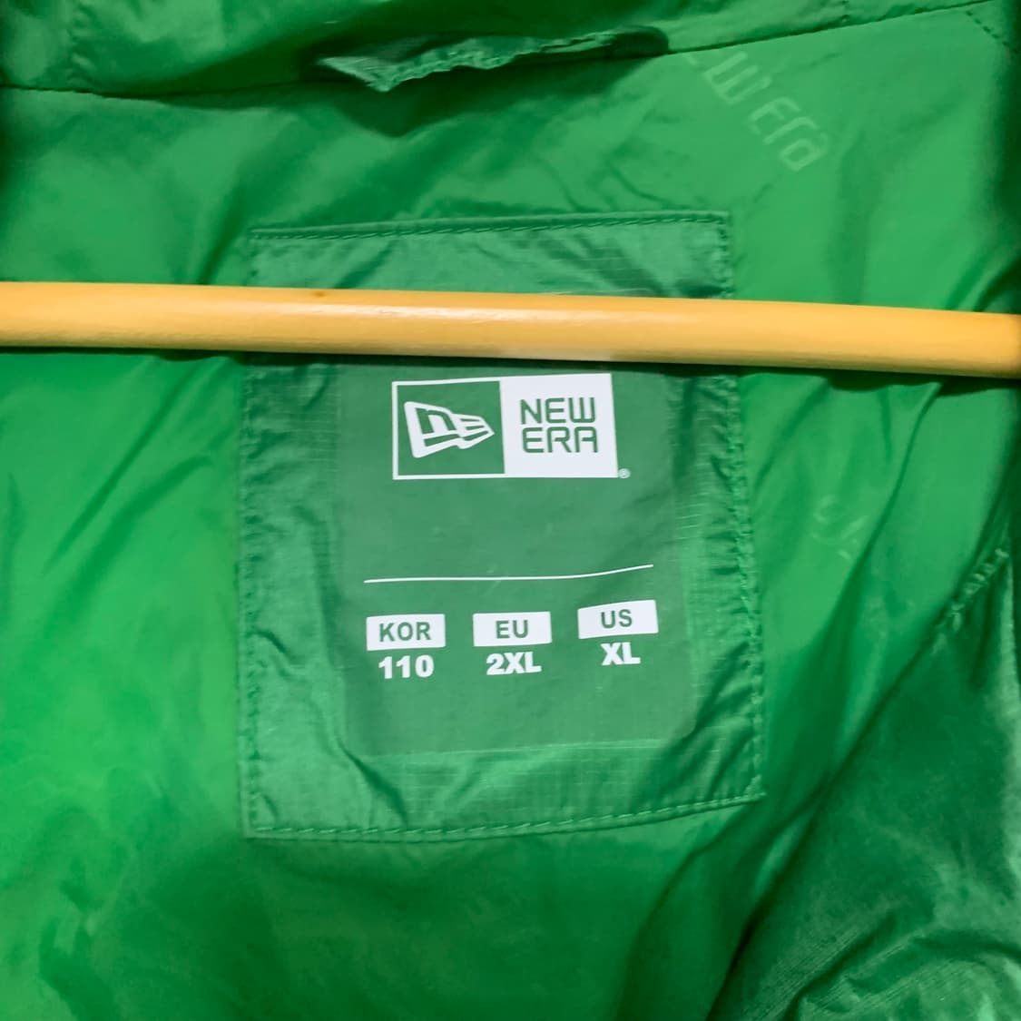 뉴에라 지퍼 디테일 사선 비대칭 퀄팅 후드 패딩 그린 2XL 110 상품이미지8