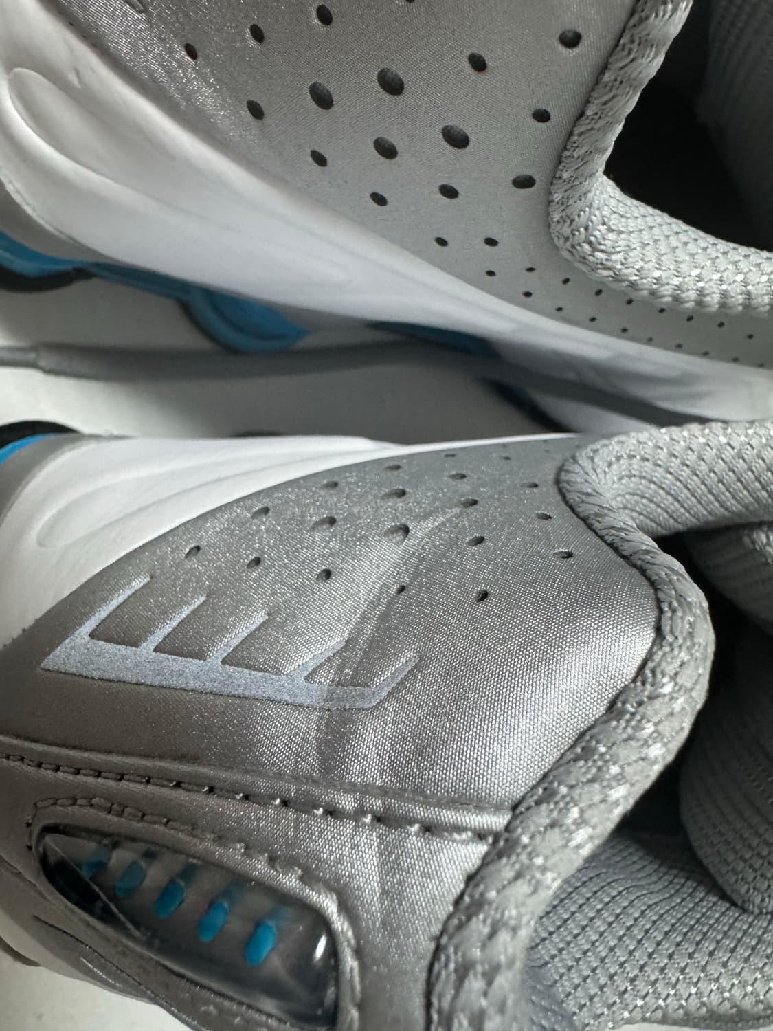 나이키 샥스 R4 메탈릭 실버 화이트 상품이미지10