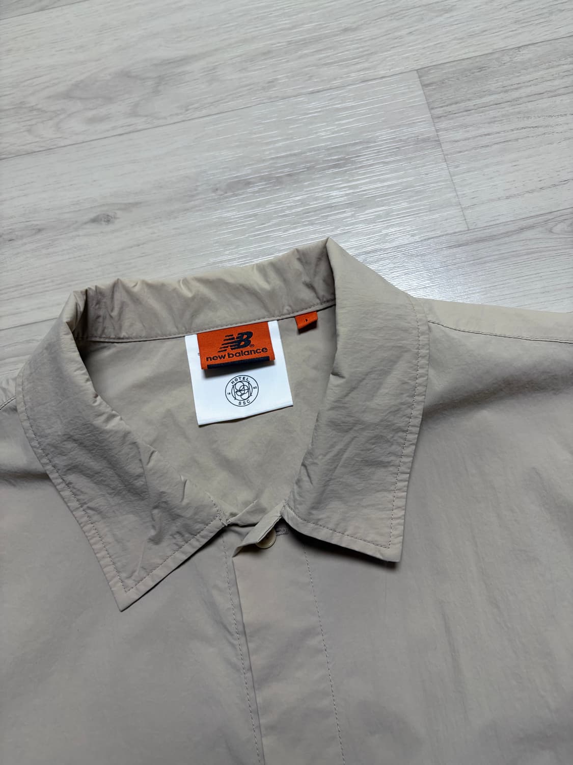 뉴발란스x호텔990 엔지니어드 1PK 셔츠 베이지 L사이즈 판매 상품이미지2