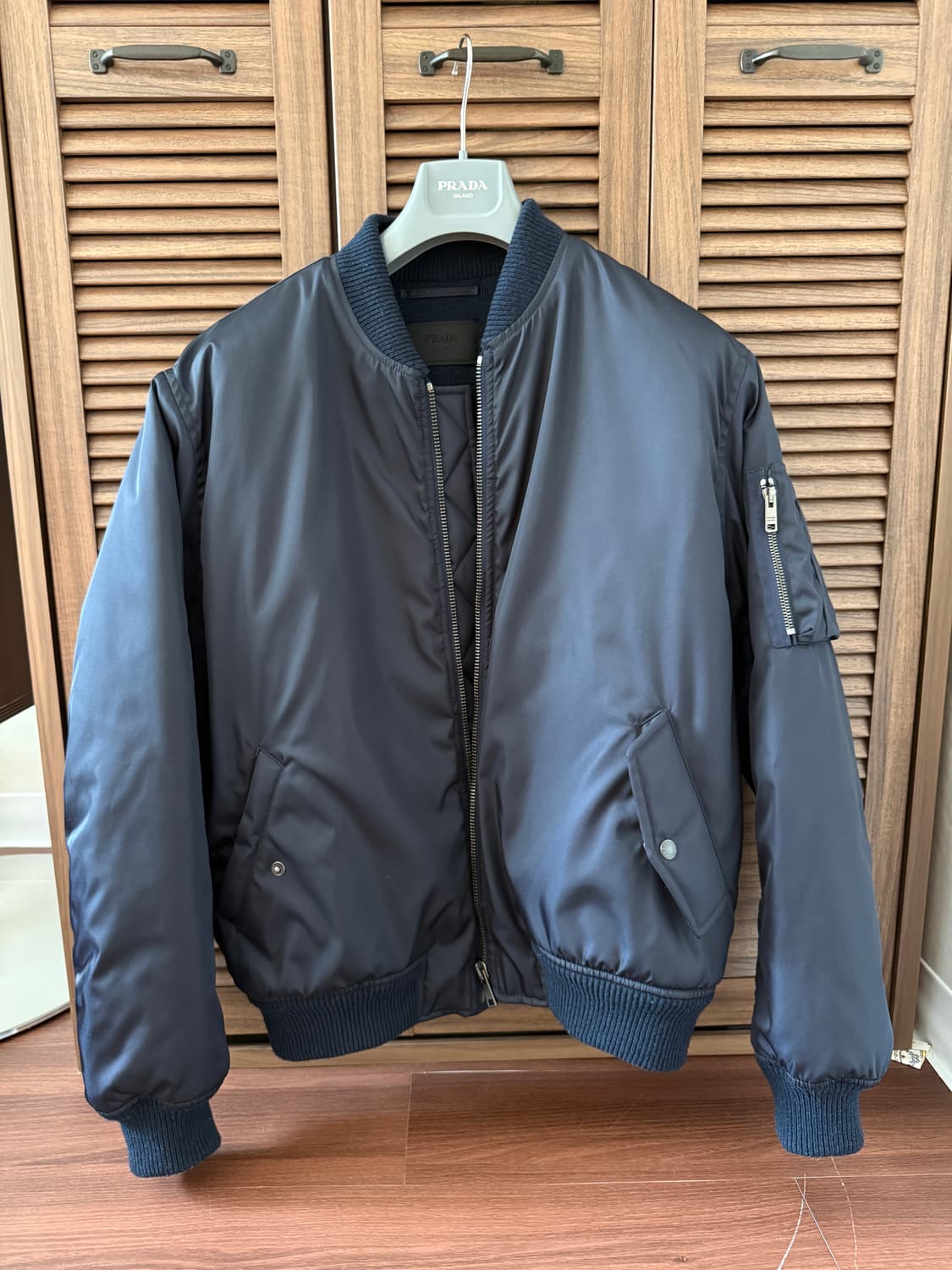 프라다 봄버 자켓 M 상품이미지1