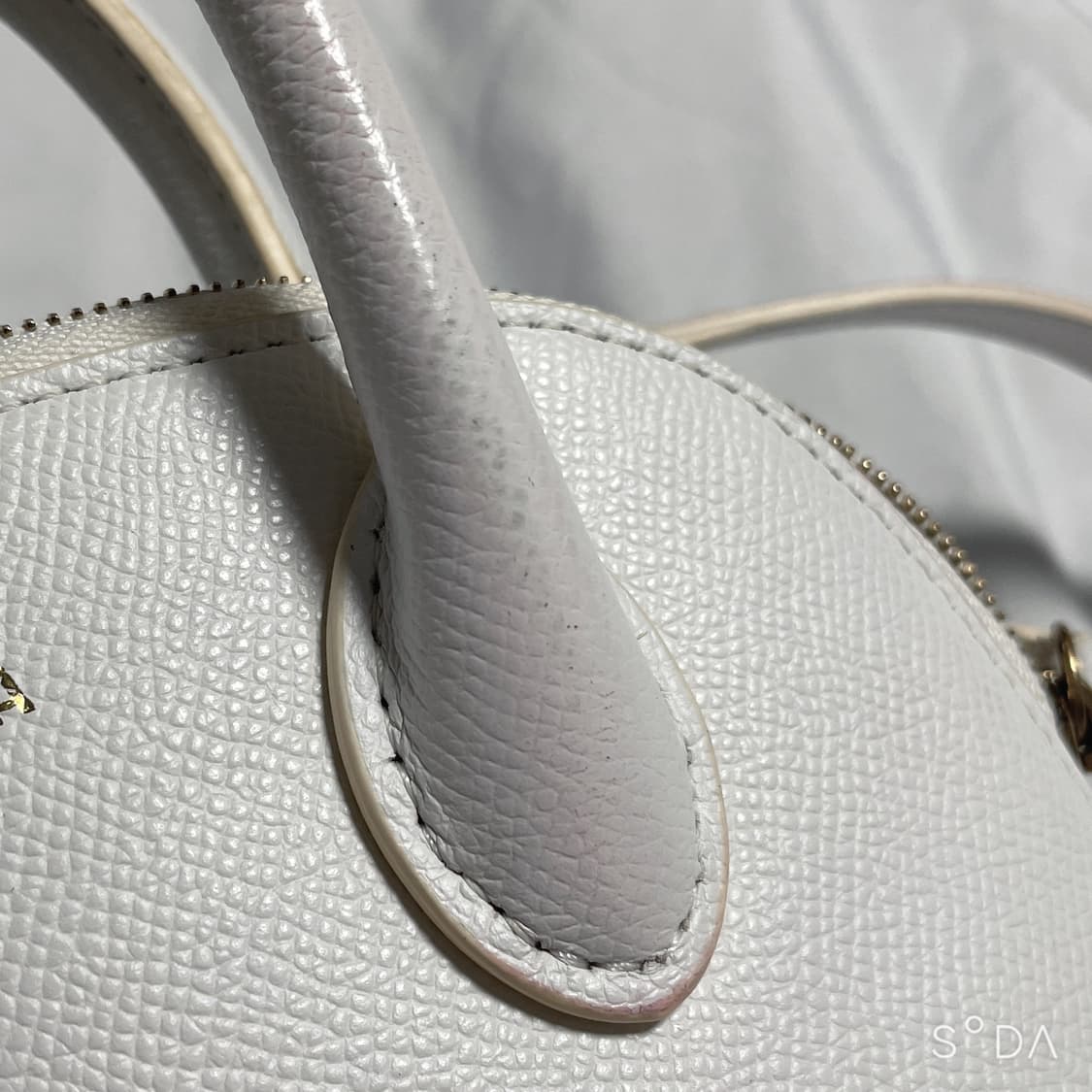 발렌시아가 빌탑 크로스백 화이트 상품이미지10