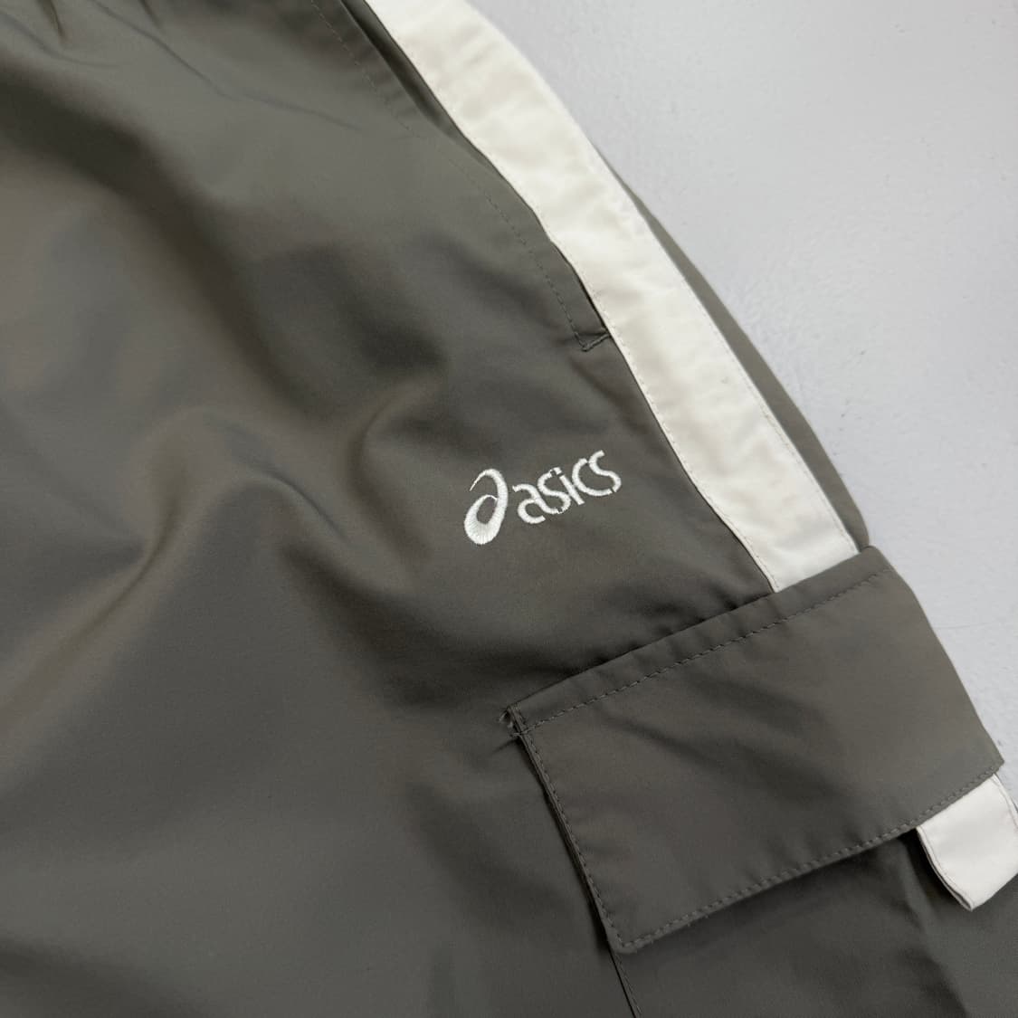 아식스 00s 올드스쿨 바람막이 카고 트랙팬츠 상품이미지3