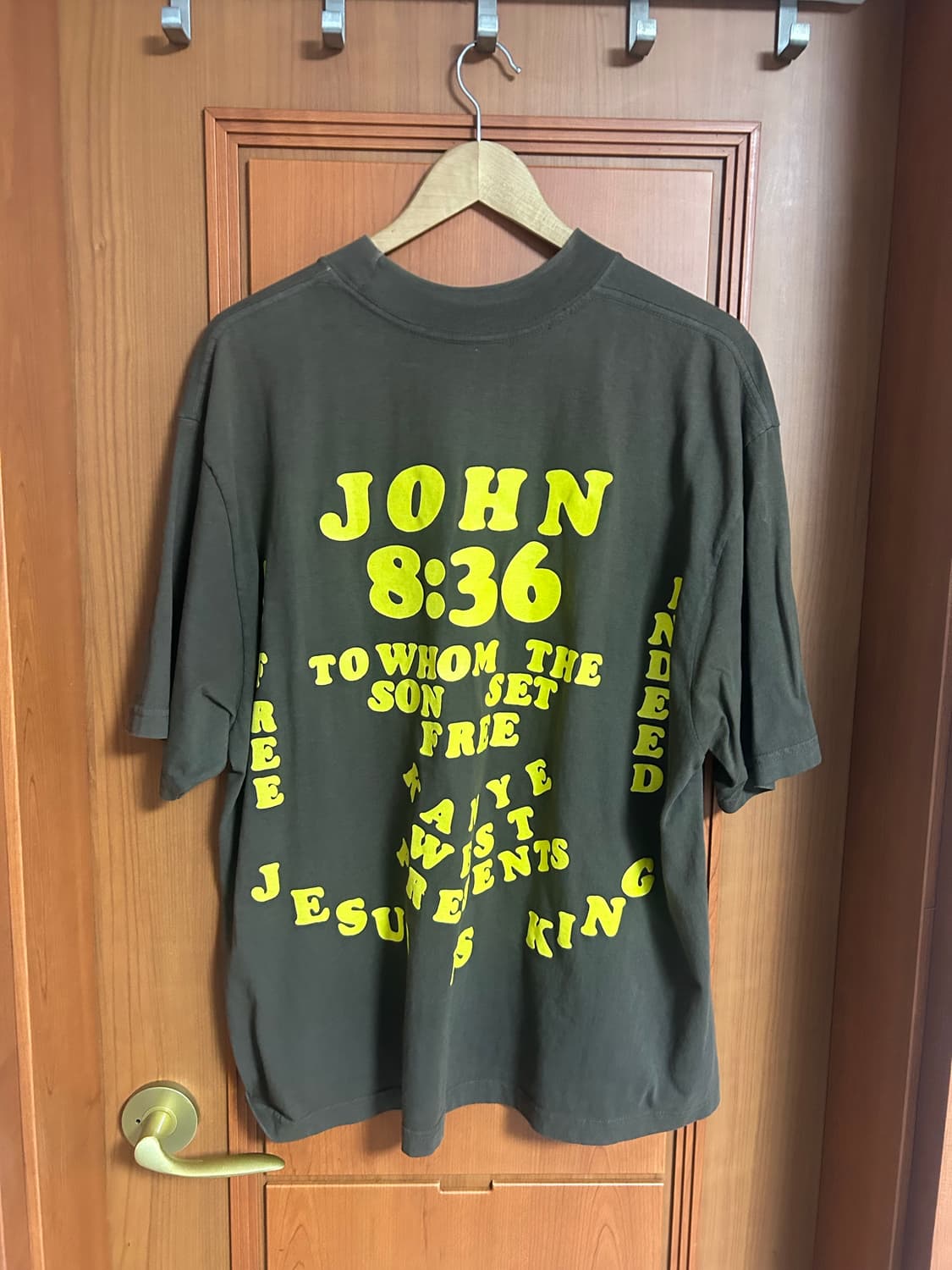 칸예 머천다이즈 숏슬리브 상품이미지2