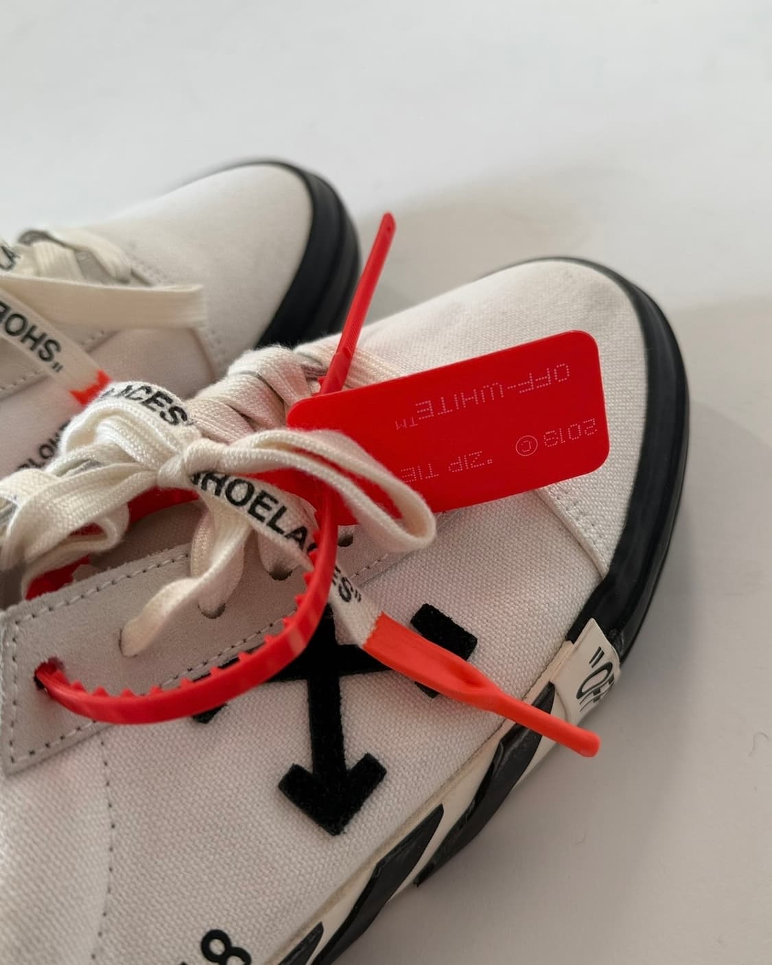 오프화이트 로우 벌크 스니커즈 화이트 상품이미지5