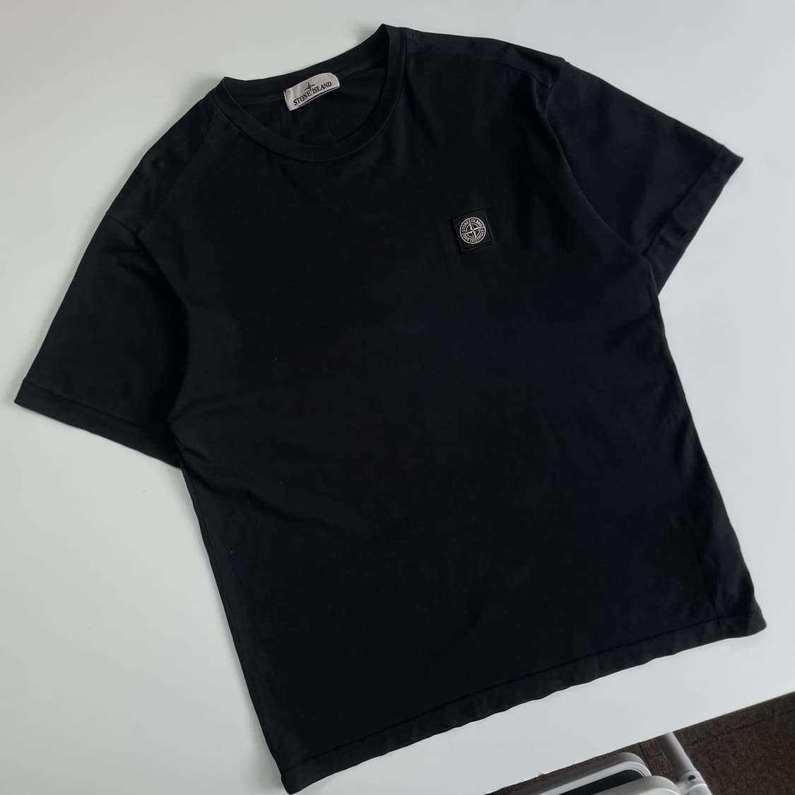 Stone Island  스톤 아일랜드 콤파스 패치 블랙 반팔 티셔츠 상품이미지2