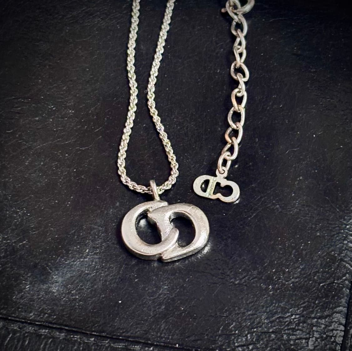 [착샷O,교환O]크리스찬 디올 CD 로고 예리 목걸이 (실버, 은장) 상품이미지1