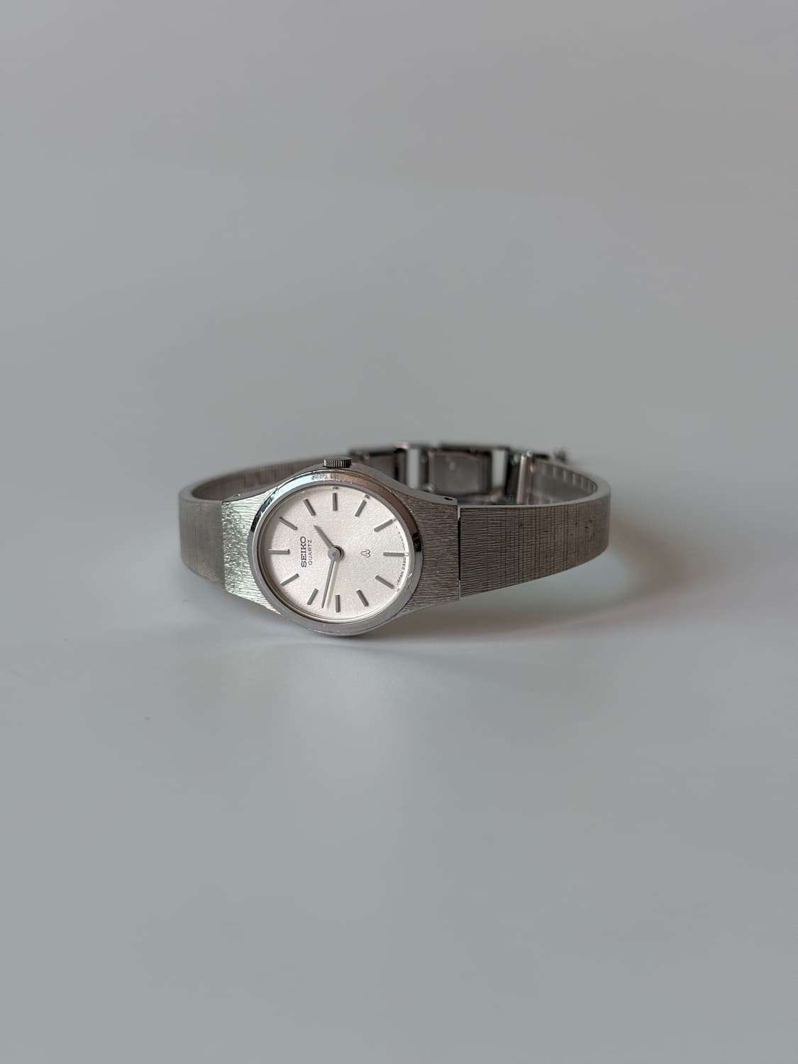 1980s Texture Oval Bracelet Ladies Quart 상품이미지1