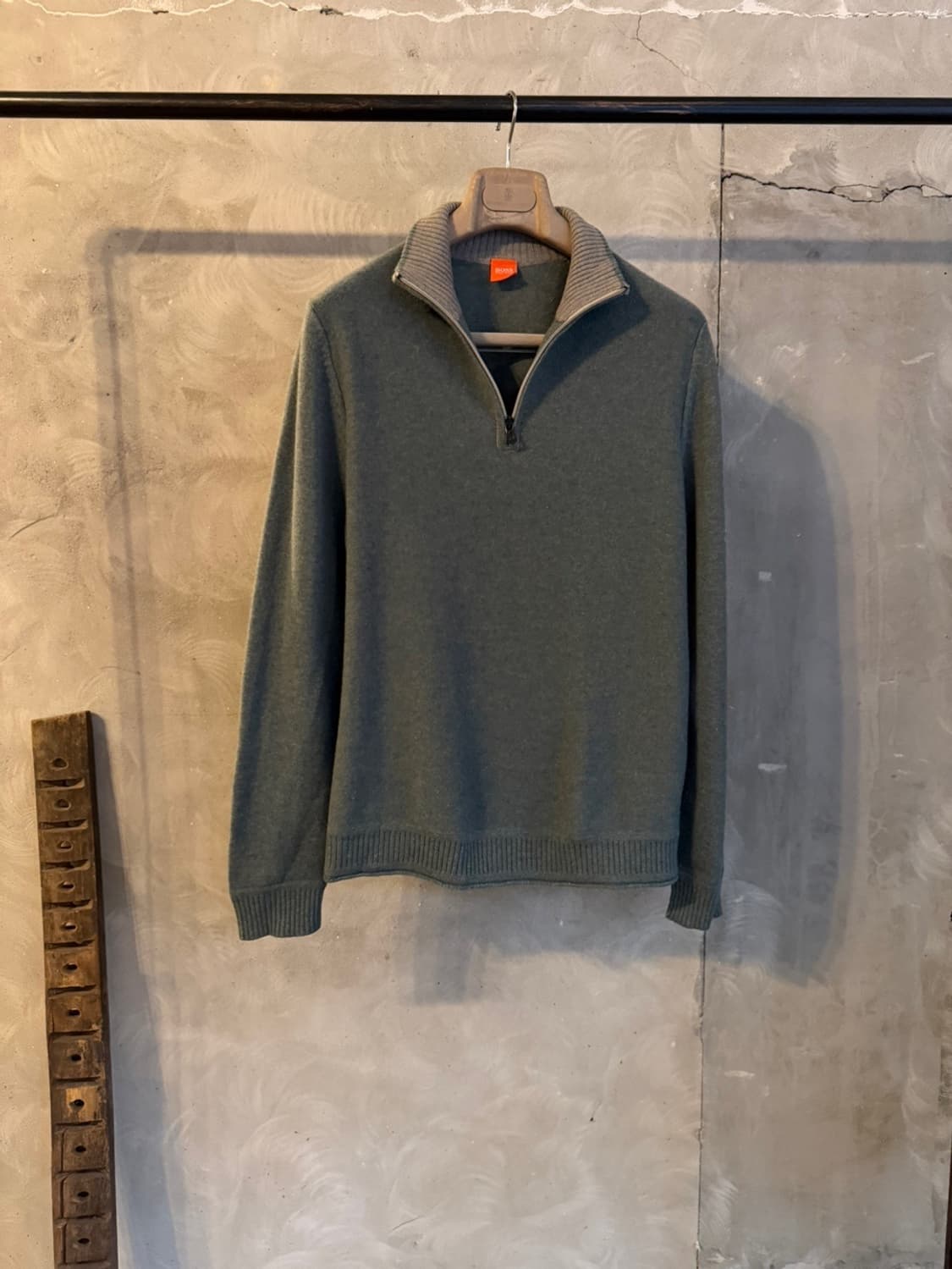 휴고보스 오렌지라벨 램스울 짚업니트 상품이미지1