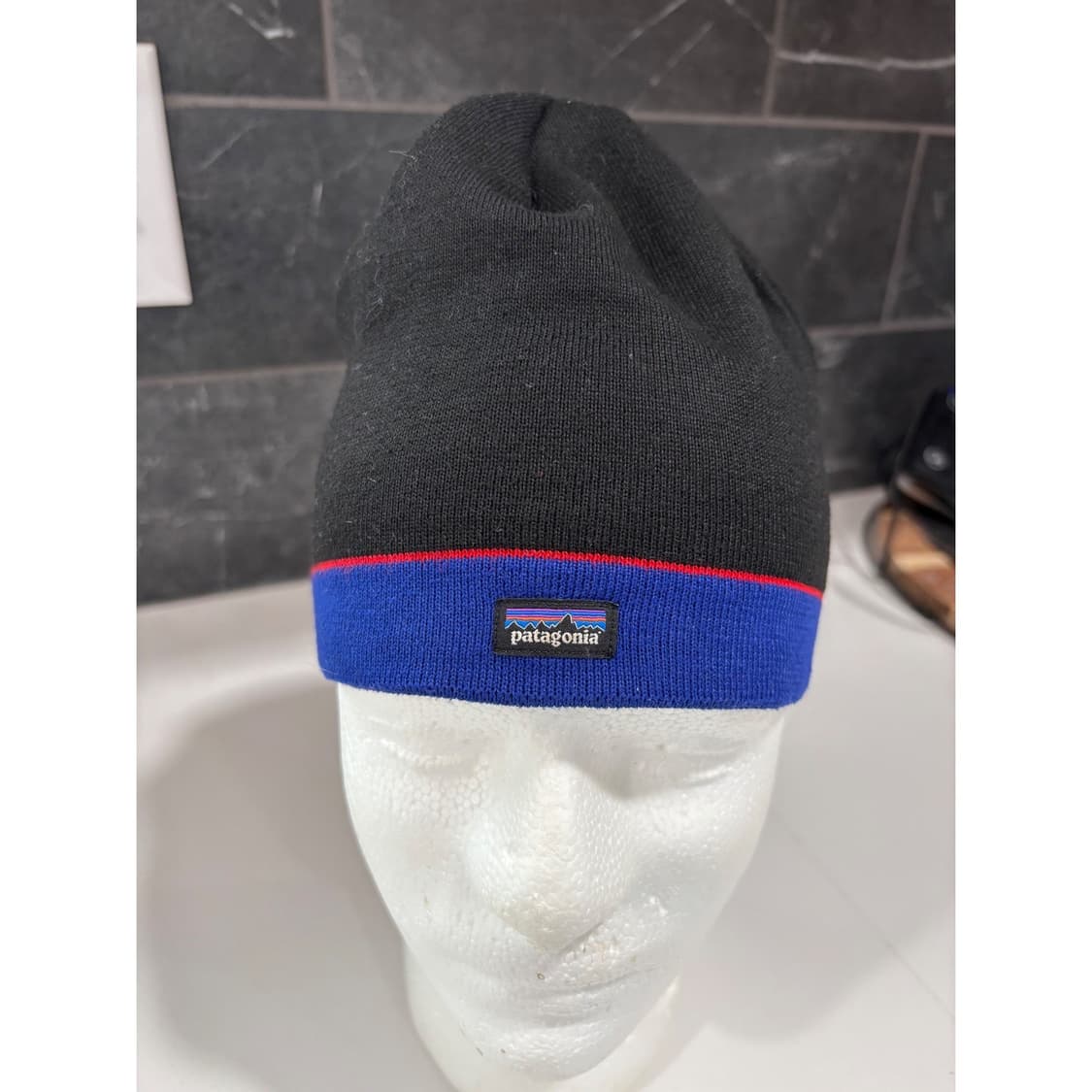 파타고니아 클래식 로고 비니 블랙/블루 상품이미지1