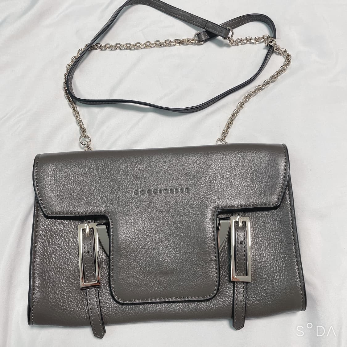 코치넬레 가죽 크로스백 연브라운 상품이미지1