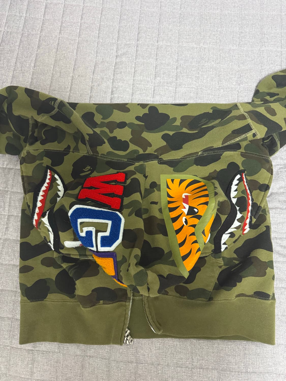 베이프 샤크후드 카모 판매합니다 상품이미지1