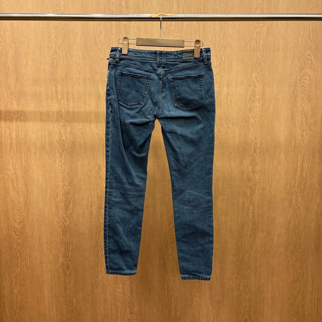 버버리 스트레치 스키니 데님 팬츠 각인 라벨 미니멀 포켓 디테일 진청 상품이미지3